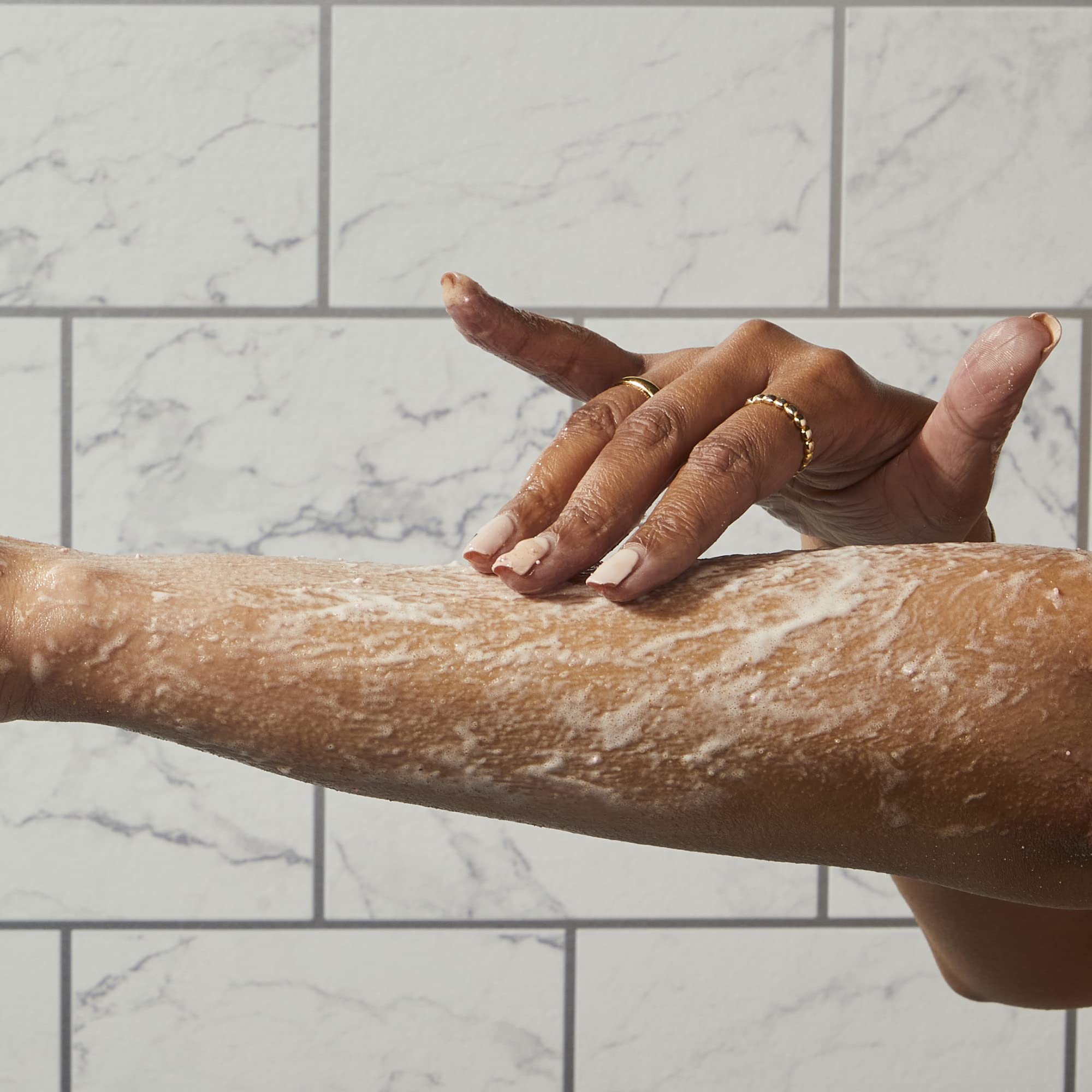 Soap & Glory Peach Please Scented Body Wash - Built-In Body Lotion for Maximum Hydration - Peach Blossom & Magnolia Scented Moisturizing Body Wash (250ml)